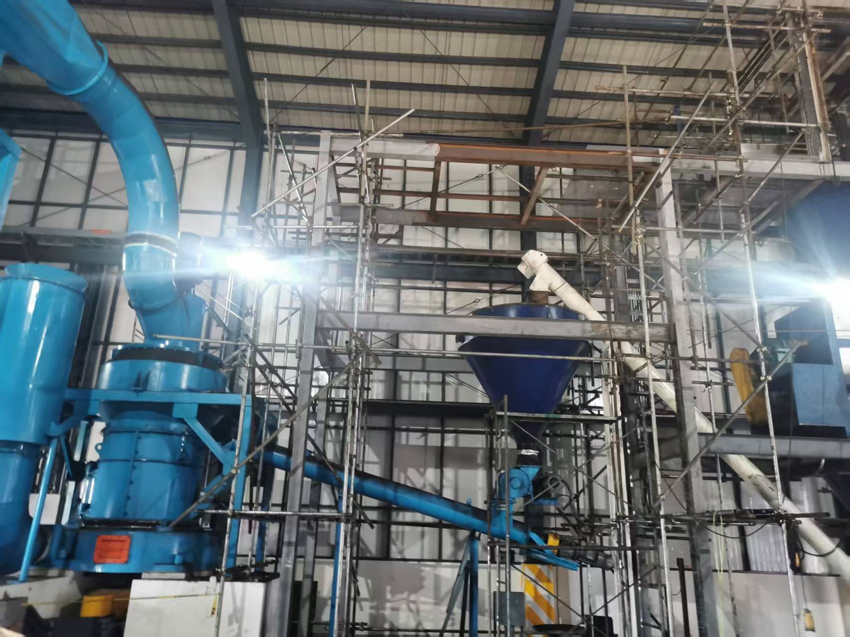 Molino Raymond HCM para la molienda de carbón activado de coco en Filipinas